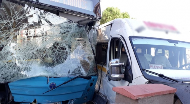 Toplu Taşıma aracı ile servis aracı kaza yaptı: 6 yaralı