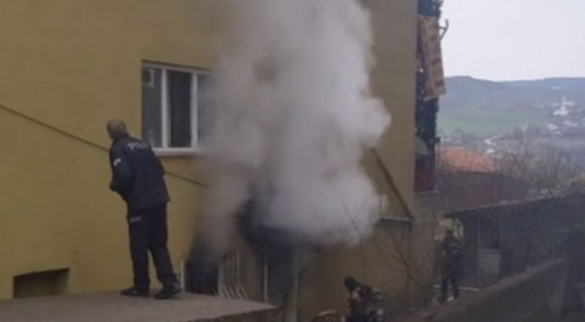 Yangında yaşlı kadının evde olmaması faciayı engelledi