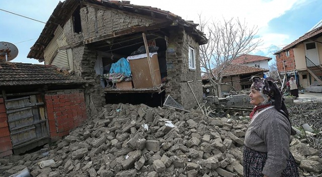 'Depremde 22 vatandaş yaralandı, 278 binada hasar tespiti yapıldı' 'Depremde 22 vatandaş yaralandı, 278 binada hasar tespiti yapıldı'