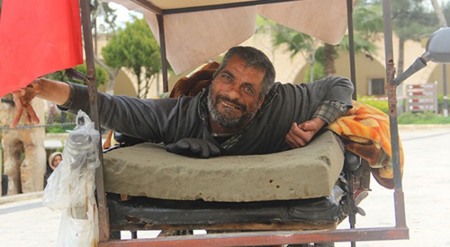 49 yıldır hem yatağı hem de ayağı olan akülü aracı bozuldu