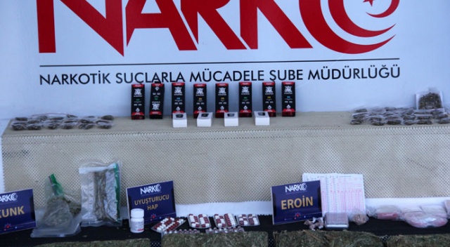 Adana'da narkotik operasyonu: Kesinleşmiş hapis cezası bulunan 26 kişi yakalandı