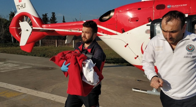 Ambulans helikopterler 21 günlük bebek için havalandı Ambulans helikopterler 21 günlük bebek için havalandı