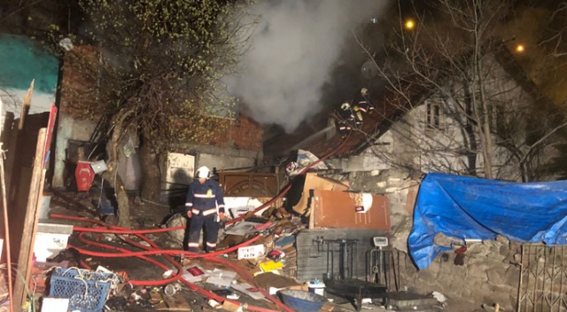 Ankara'da korkutan gecekondu yangını Ankara'da korkutan gecekondu yangını