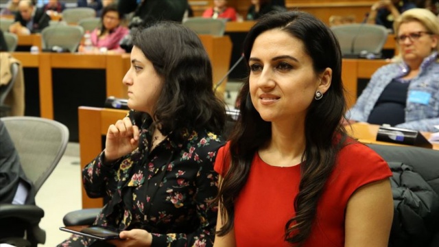 AP&#039;den Dilek öğretmene ödül