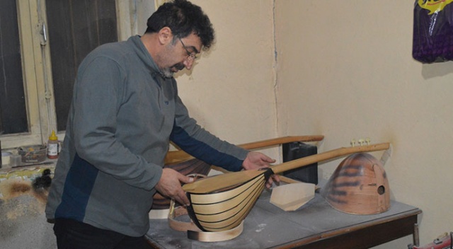 Babadan kalma evini, bağlama atölyesi yaptı Babadan kalma evini, bağlama atölyesi yaptı