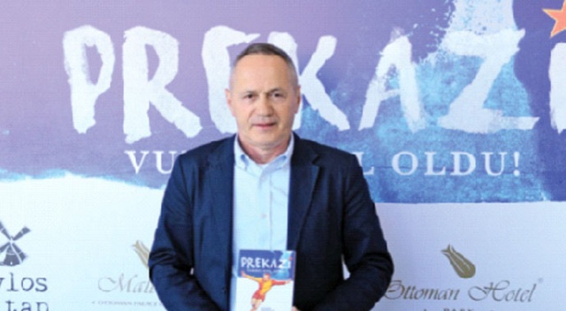Babasına bile pas atmaz!