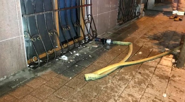 Bahçelievler’de bir apartman dairesi alev alev yandı