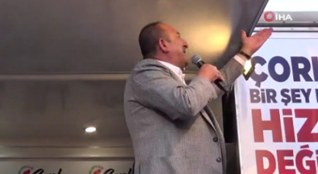 Bakan Çavuşoğlu o sesi duyunca konuşmasını yarıda kesti