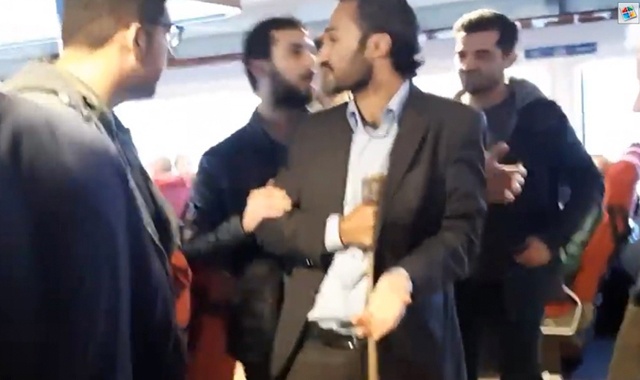 Baltayla vapura girdi, vapuru İstanbul'a götürmek istedi Baltayla vapura girdi, vapuru İstanbul'a götürmek istedi