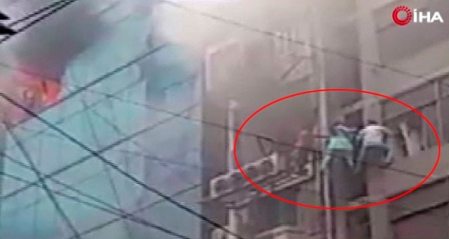 Bangladeş’te yanan binada can pazarı