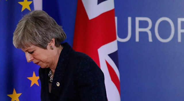 Başbakan May'den Brexit anlaşmasına karşılık istifa teklifi Başbakan May'den Brexit anlaşmasına karşılık istifa teklifi