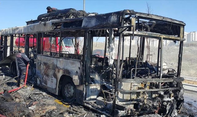 Başkentte seyir halindeki belediye otobüsünde yangın Başkentte seyir halindeki belediye otobüsünde yangın