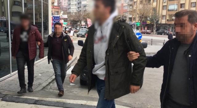 Başörtülü öğrencilere ve Cumhurbaşkanı hakaret eden 2 şahıs serbest bırakıldı Başörtülü öğrencilere ve Cumhurbaşkanı hakaret eden 2 şahıs serbest bırakıldı
