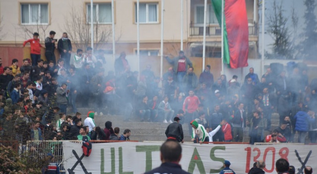 Bilecik- Osmaneli maçında ses bombası patladı : 1 yaralı