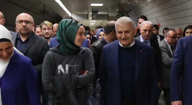 Binali Yıldırım mitinge metroyla gitti