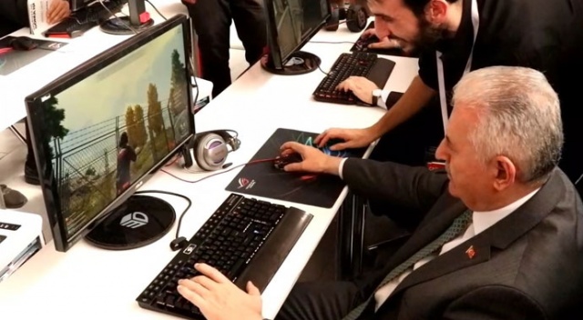 Binali Yıldırım PUBG oynadı Binali Yıldırım PUBG oynadı