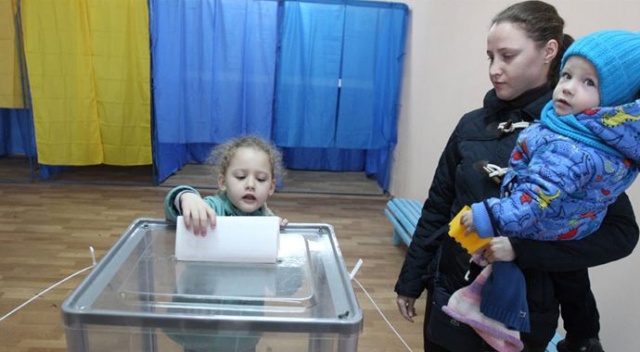 Bir seçimde Ukrayna'da: Ukrayna devlet başkanını seçmek için sandık başında