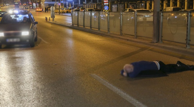 Caddenin ortasında yatan adamın inadı &#039;pes&#039; dedirtti