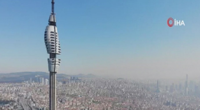 Çamlıca Kulesi'ne dördüncü büyük parçanın monte edilme anları havadan görüntülendi Çamlıca Kulesi'ne dördüncü büyük parçanın monte edilme anları havadan görüntülendi