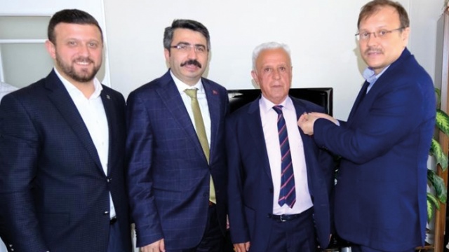 CHP'nin HDP ile gizli ittifakına tepki gösterip 50 yıllık partisinden istifa etti CHP'nin HDP ile gizli ittifakına tepki gösterip 50 yıllık partisinden istifa etti