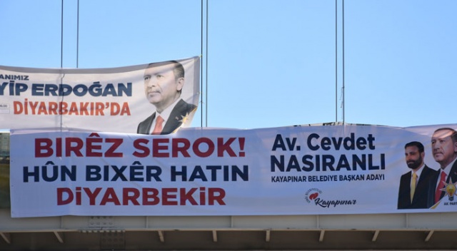 Cumhurbaşkanı Erdoğan'a Kürtçe pankartlı karşılama