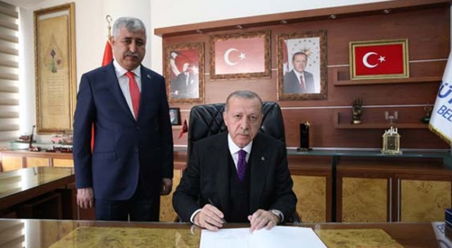 Cumhurbaşkanı Erdoğan'dan Belediye Başkanlığına ziyaret Cumhurbaşkanı Erdoğan'dan Belediye Başkanlığına ziyaret