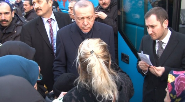 Cumhurbaşkanı Erdoğan kendisine seslenen engelli gençle sohbet etti Cumhurbaşkanı Erdoğan kendisine seslenen engelli gençle sohbet etti