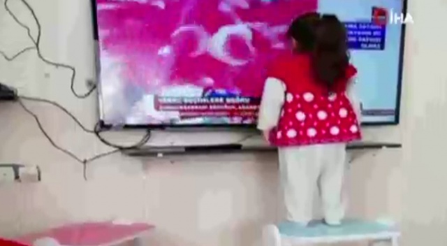 Cumhurbaşkanı Erdoğan minik hayranını İzmir mitingine davet etti