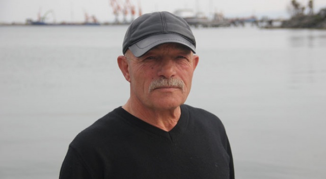 Denize atlayan adamı oltayla kurtardı