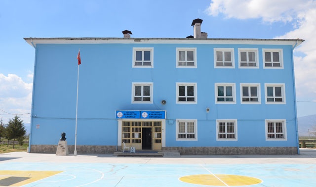 Deprem bölgesinde okullar 2 gün tatil edildi