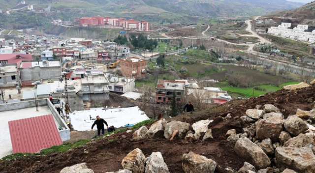 Diyarbakır’da bir ilçe diken üstünde