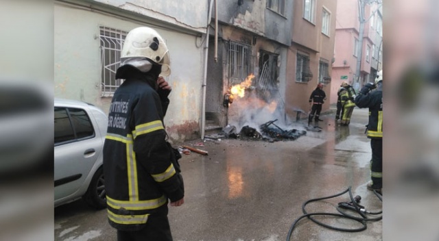 Doğalgaz kutusu alev alev yandı, mahalleli büyük panik yaşadı