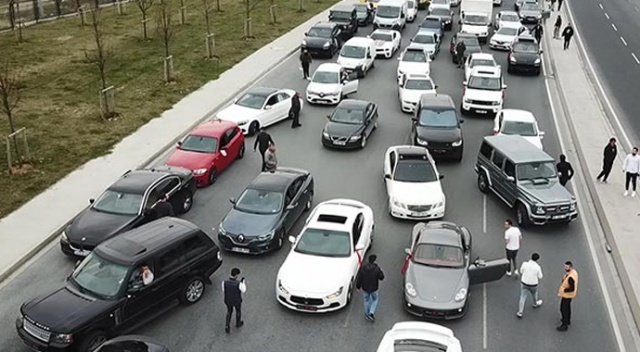 Düğün konvoyundaki lüks araçlı driftçiler yakalandı Düğün konvoyundaki lüks araçlı driftçiler yakalandı
