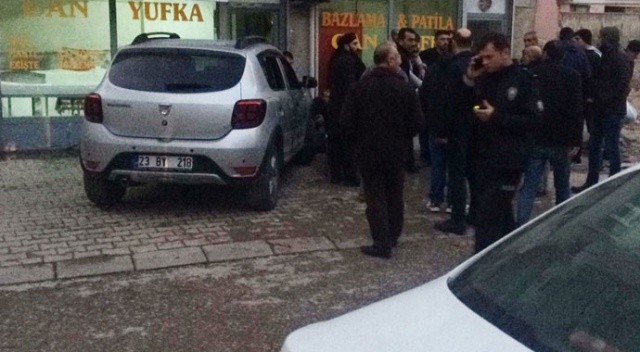 Elazığ’da iş yerine silahlı saldırı: 4 yaralı Elazığ’da iş yerine silahlı saldırı: 4 yaralı