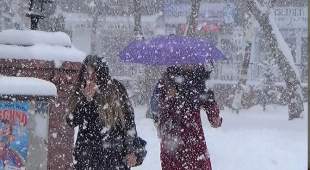 Erzurum ve Ardahan'da kar sürprizi Erzurum ve Ardahan'da kar sürprizi