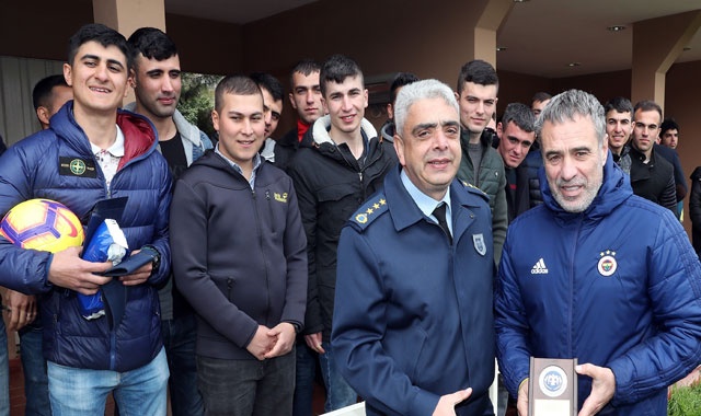 Fenerbahçe idmanını subaylar takip etti