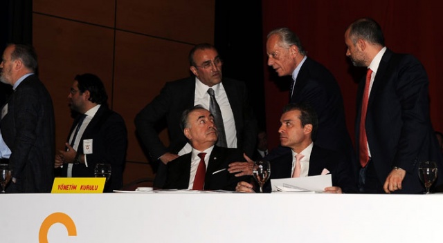 Galatasaray Yönetim Kurulu üyelerinden ibra yorumu Galatasaray Yönetim Kurulu üyelerinden ibra yorumu