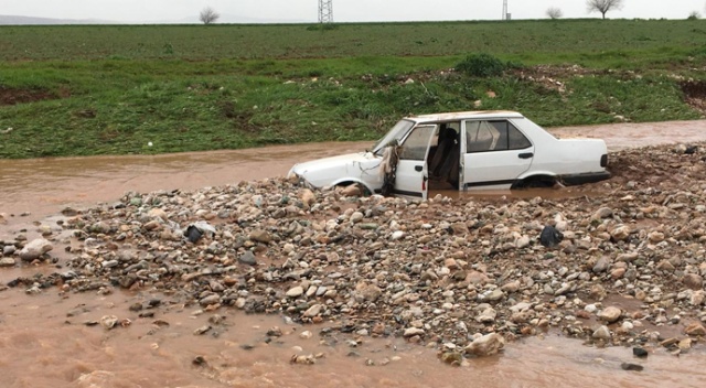 Gaziantep'te 2 kişi sele kapılarak kayboldu