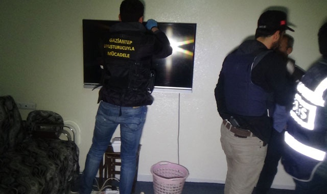 Gaziantep'te 20 adrese eş zamanlı uyuşturucu operasyonu: 18 gözaltı Gaziantep'te 20 adrese eş zamanlı uyuşturucu operasyonu: 18 gözaltı