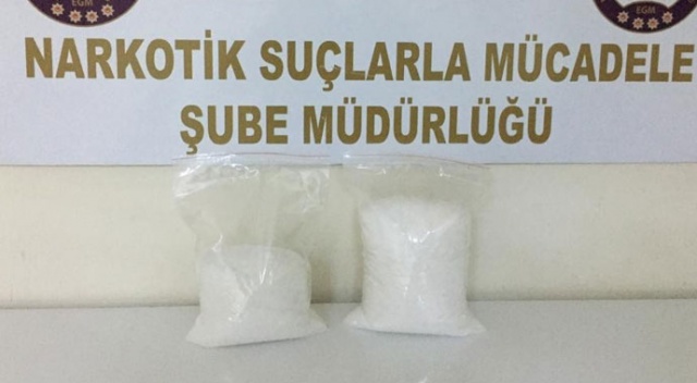 Gaziantep’te uyuşturucu tacirlerine baskın: 5 gözaltı Gaziantep’te uyuşturucu tacirlerine baskın: 5 gözaltı