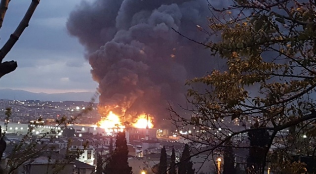 Gebze’de sünger fabrikasında yangın Gebze’de sünger fabrikasında yangın