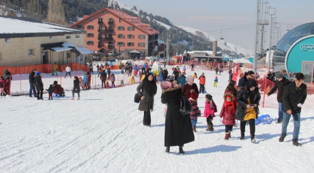 Hafta sonunu fırsat bilenler Palandöken'e akın etti! Hafta sonunu fırsat bilenler Palandöken'e akın etti!