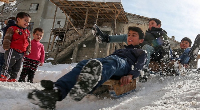 Hakkari ve Van'da eğitime kar tatili