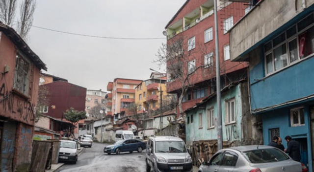 Hasköy&#039;de gizemli olay! Evlere para dolu zarf bırakıyor