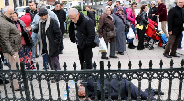 Herkes başına toplandı, nedenini öğrenen uzaklaştı Herkes başına toplandı, nedenini öğrenen uzaklaştı
