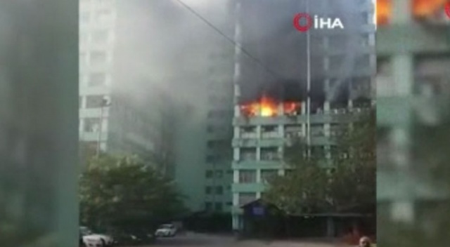 Hindistan’da bakanlık ofislerinin bulunduğu binada yangın