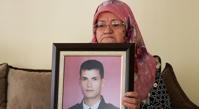 İntihar eden teröristin şehit ettiği polisin annesi konuştu İntihar eden teröristin şehit ettiği polisin annesi konuştu