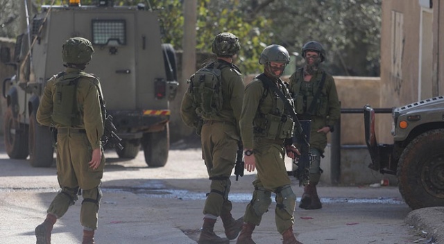 İsrail askerleri 2 Filistinliyi şehit etti