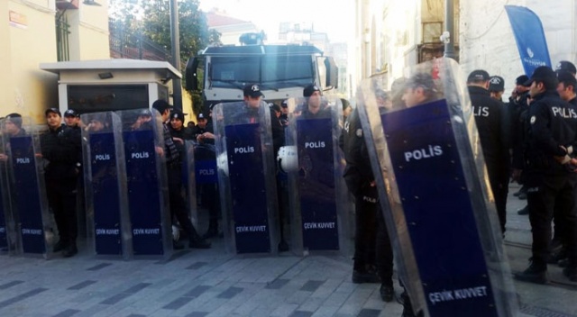 İstiklal Caddesi yaya ve araç trafiğine kapatıldı