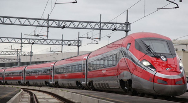 İtalya&#039;da iki tren çarpıştı: 50 yaralı